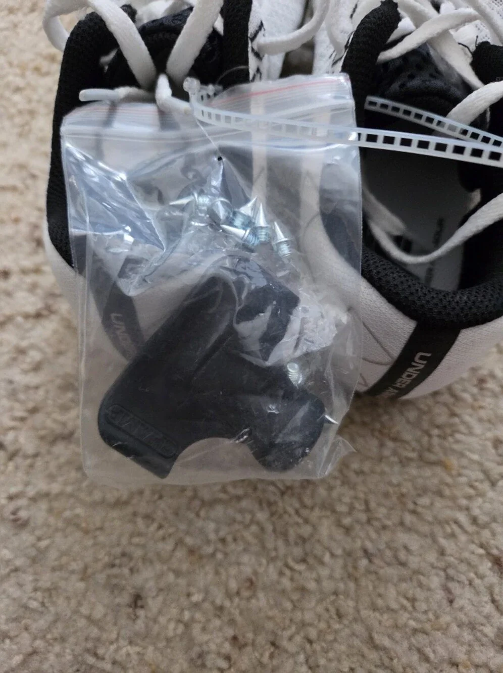 Under Armour UA Kick Distance 4 Track Spikes White Black M 7.5 / W 9 New